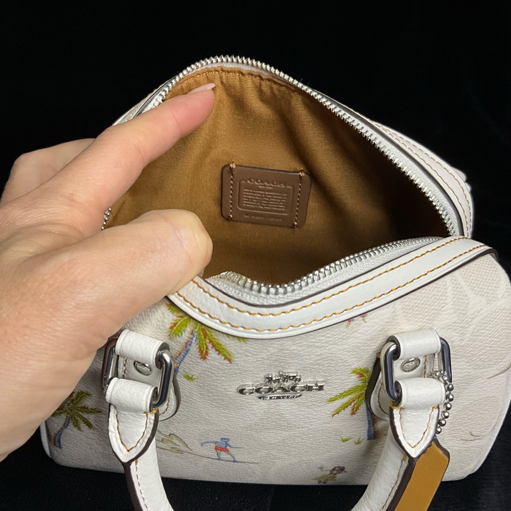 Coach Mini Rowan Hula - Picture 6 of 12